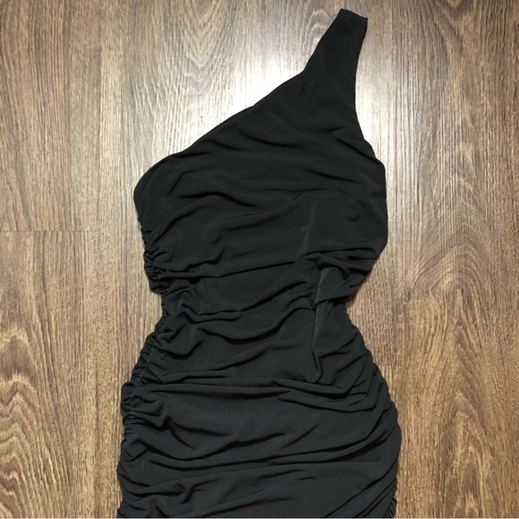 🖤HOST Pick🖤Lulu’s Total Appeal Ruched One Shoulder Bodycon Mesh Midi Dress - Picture 5 of 15